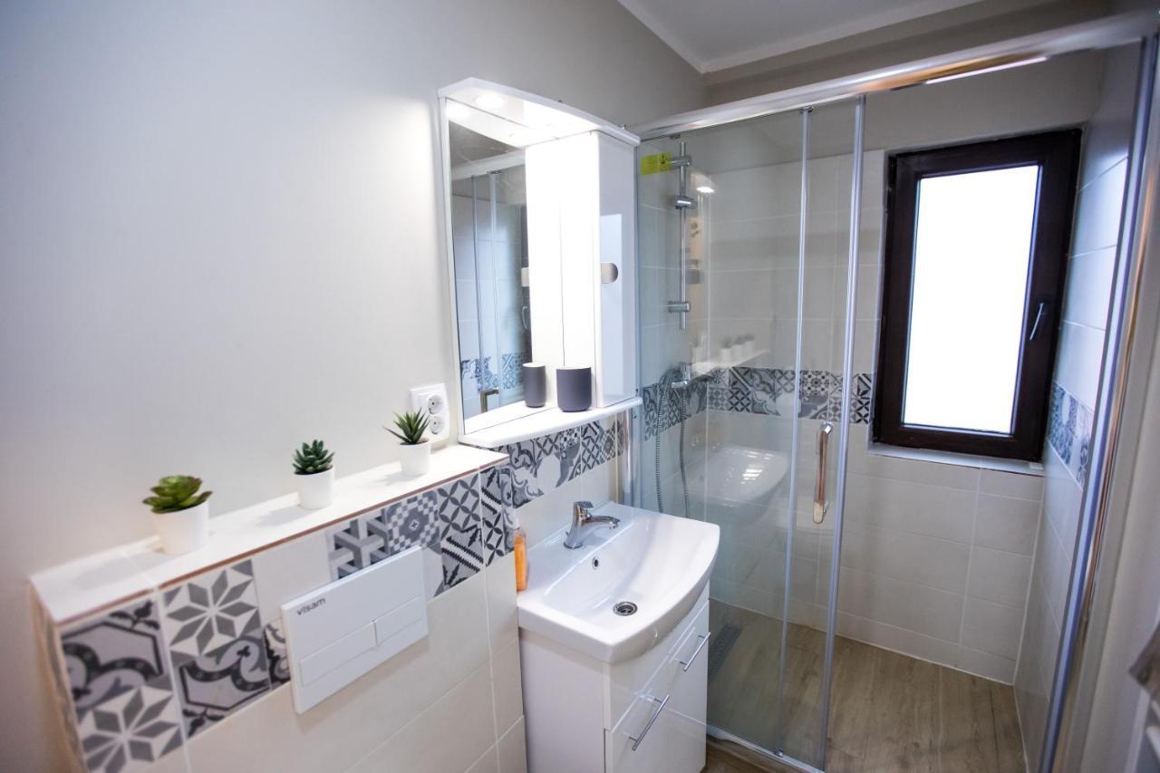 Travel Homzzz Central Apartments - Tusnad Târgu-Mureş Eksteriør billede